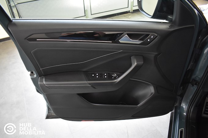 VOLKSWAGEN T-Roc 1.5 TSI ACT Edition Plus R-Line